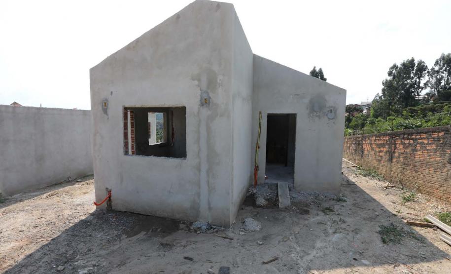 Construção das 157 casas na Vila Zezo em Imbituva,  o local passará por ação completa de regularização fundiária, com demarcação dos lotes individualizados e entrega de títulos de propriedade aos moradores. Também serão feitas obras de infraestrutura complementar para urbanização completa da região.