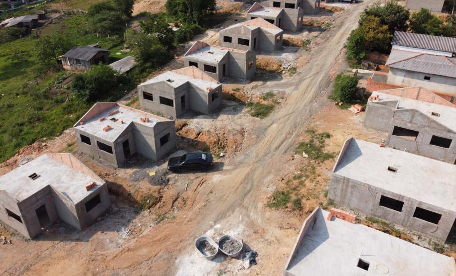 Construção das 157 casas na Vila Zezo em Imbituva,  o local passará por ação completa de regularização fundiária, com demarcação dos lotes individualizados e entrega de títulos de propriedade aos moradores. Também serão feitas obras de infraestrutura complementar para urbanização completa da região.