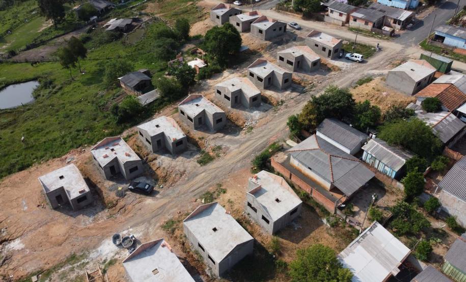 Construção das 157 casas na Vila Zezo em Imbituva,  o local passará por ação completa de regularização fundiária, com demarcação dos lotes individualizados e entrega de títulos de propriedade aos moradores. Também serão feitas obras de infraestrutura complementar para urbanização completa da região.
