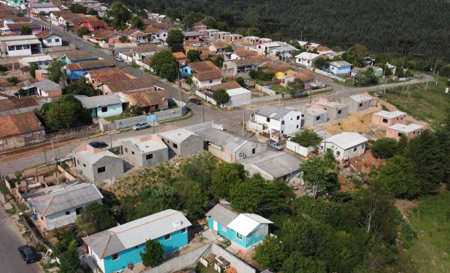 Construção das 157 casas na Vila Zezo em Imbituva,  o local passará por ação completa de regularização fundiária, com demarcação dos lotes individualizados e entrega de títulos de propriedade aos moradores. Também serão feitas obras de infraestrutura complementar para urbanização completa da região.