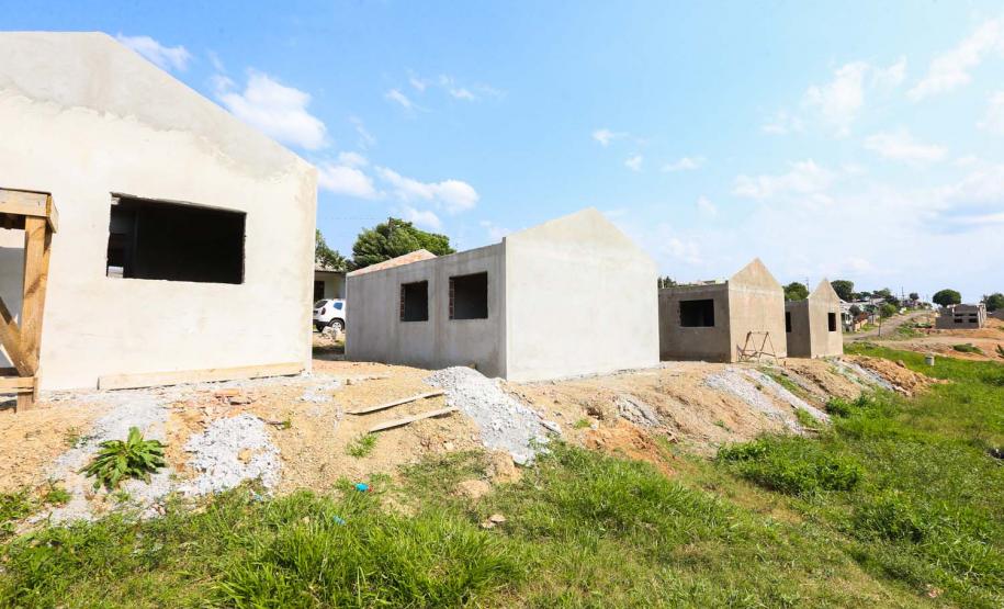 Construção das 157 casas na Vila Zezo em Imbituva,  o local passará por ação completa de regularização fundiária, com demarcação dos lotes individualizados e entrega de títulos de propriedade aos moradores. Também serão feitas obras de infraestrutura complementar para urbanização completa da região.