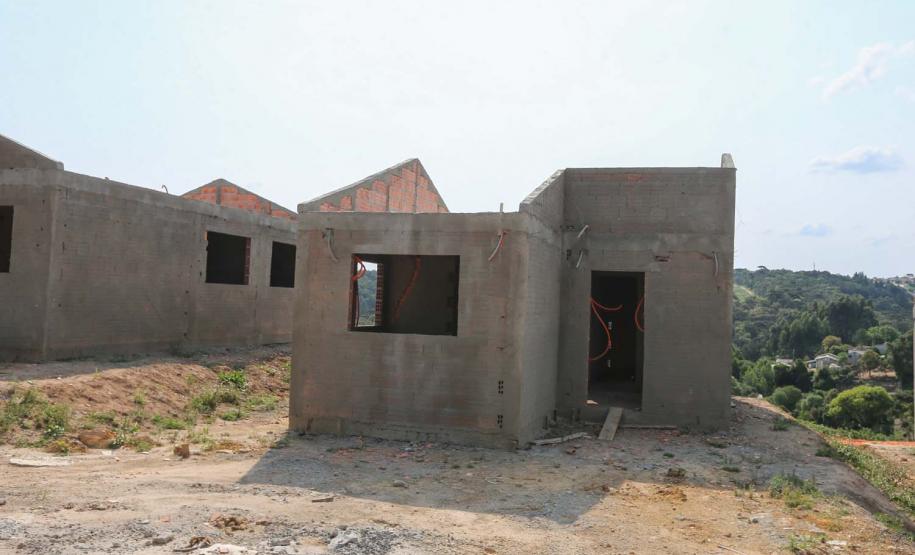 Construção das 157 casas na Vila Zezo em Imbituva,  o local passará por ação completa de regularização fundiária, com demarcação dos lotes individualizados e entrega de títulos de propriedade aos moradores. Também serão feitas obras de infraestrutura complementar para urbanização completa da região.