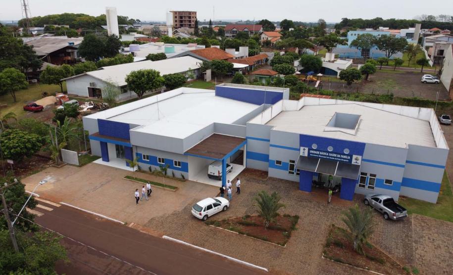 As edificacoes da nova Unidade Basica de Saude (UBS) e Pronto Atendimento (PA) em Pato Bragado estao em processo de conclusao. O complexo possibilitara o atendimento unificado de promo‹o e prote‹o da saude da populacao.  A nova UBS comporta salas para consultorios clinicos, imunizao e demais procedimentos, entre outros setores. Ja o PA (em fase terminal) sera exclusivo a pacientes do municipio para atendimento a situacoes de urgencia e emergencia.