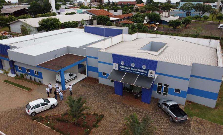 As edificacoes da nova Unidade Basica de Saude (UBS) e Pronto Atendimento (PA) em Pato Bragado estao em processo de conclusao. O complexo possibilitara o atendimento unificado de promo‹o e prote‹o da saude da populacao.  A nova UBS comporta salas para consultorios clinicos, imunizao e demais procedimentos, entre outros setores. Ja o PA (em fase terminal) sera exclusivo a pacientes do municipio para atendimento a situacoes de urgencia e emergencia.