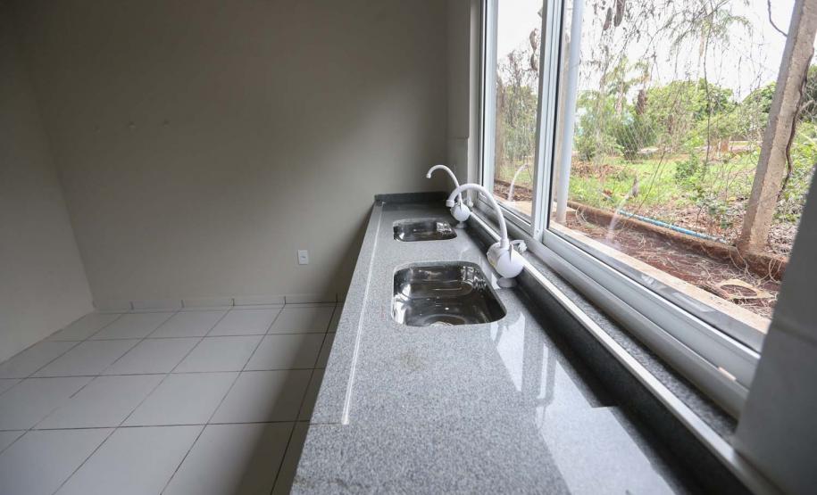 As edificacoes da nova Unidade Basica de Saude (UBS) e Pronto Atendimento (PA) em Pato Bragado estao em processo de conclusao. O complexo possibilitara o atendimento unificado de promo‹o e prote‹o da saude da populacao.  A nova UBS comporta salas para consultorios clinicos, imunizao e demais procedimentos, entre outros setores. Ja o PA (em fase terminal) sera exclusivo a pacientes do municipio para atendimento a situacoes de urgencia e emergencia.