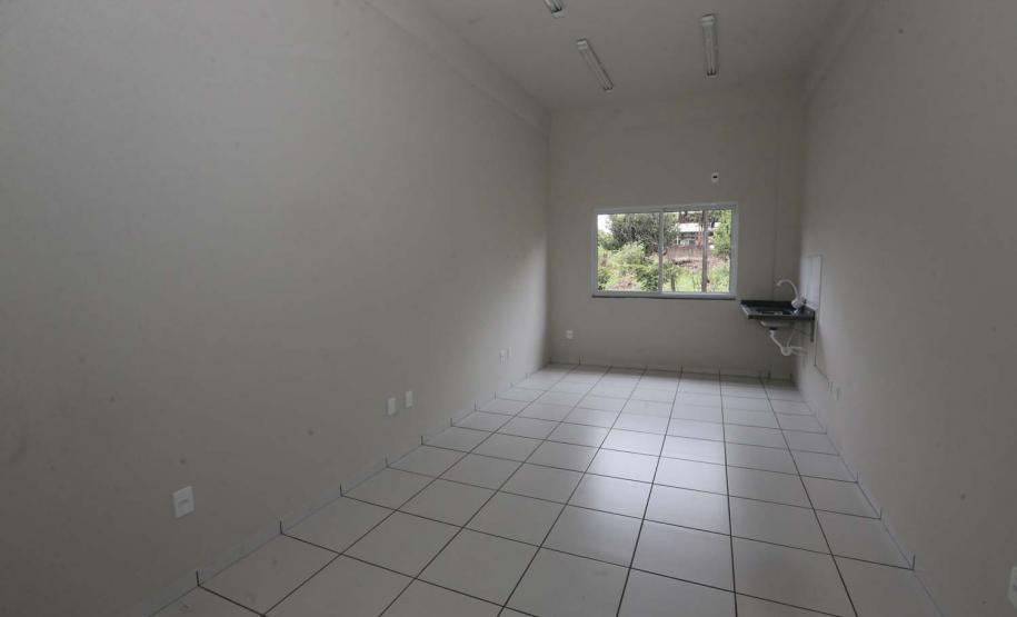 As edificacoes da nova Unidade Basica de Saude (UBS) e Pronto Atendimento (PA) em Pato Bragado estao em processo de conclusao. O complexo possibilitara o atendimento unificado de promo‹o e prote‹o da saude da populacao.  A nova UBS comporta salas para consultorios clinicos, imunizao e demais procedimentos, entre outros setores. Ja o PA (em fase terminal) sera exclusivo a pacientes do municipio para atendimento a situacoes de urgencia e emergencia.