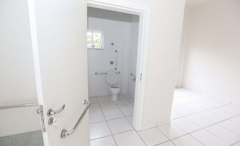 As edificacoes da nova Unidade Basica de Saude (UBS) e Pronto Atendimento (PA) em Pato Bragado estao em processo de conclusao. O complexo possibilitara o atendimento unificado de promo‹o e prote‹o da saude da populacao.  A nova UBS comporta salas para consultorios clinicos, imunizao e demais procedimentos, entre outros setores. Ja o PA (em fase terminal) sera exclusivo a pacientes do municipio para atendimento a situacoes de urgencia e emergencia.