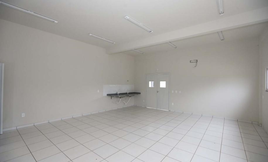 As edificacoes da nova Unidade Basica de Saude (UBS) e Pronto Atendimento (PA) em Pato Bragado estao em processo de conclusao. O complexo possibilitara o atendimento unificado de promo‹o e prote‹o da saude da populacao.  A nova UBS comporta salas para consultorios clinicos, imunizao e demais procedimentos, entre outros setores. Ja o PA (em fase terminal) sera exclusivo a pacientes do municipio para atendimento a situacoes de urgencia e emergencia.