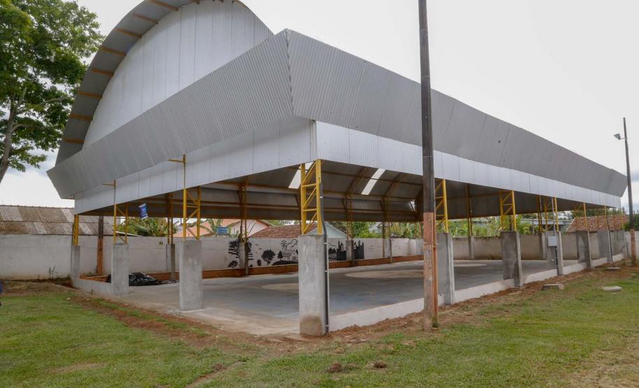 Cobertura da Quadra Esportiva no Colégio Estadual do Campo Affonso Martinez Albaladejo e Caetano Munhoz da Rocha.