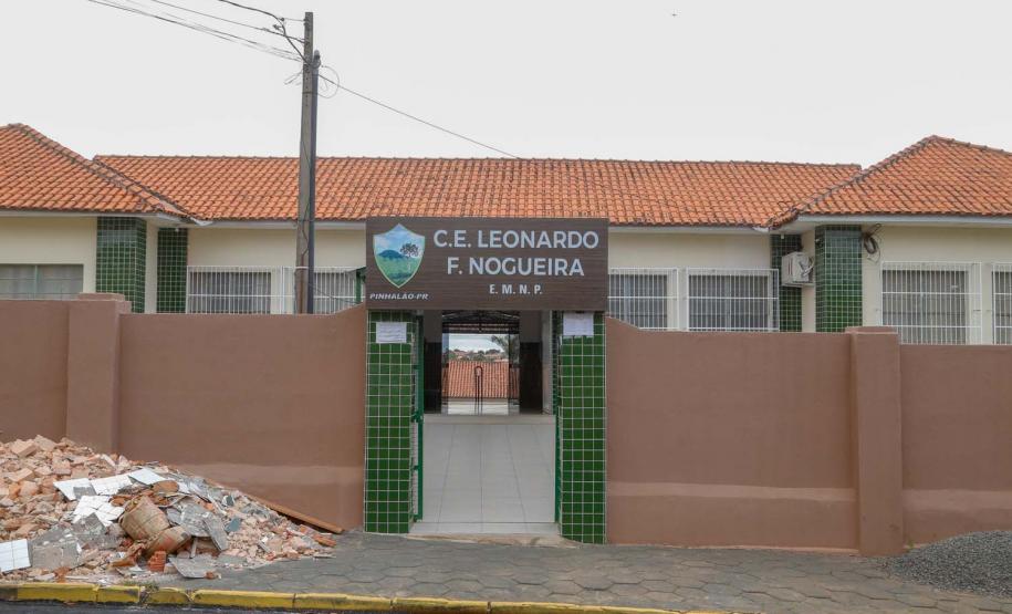colegio estadual leonardo f. nogueira em Pinhalão.
