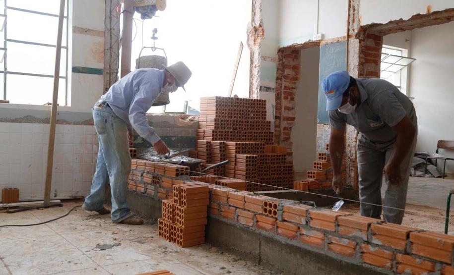 colegio estadual leonardo f. nogueira em Pinhalão.