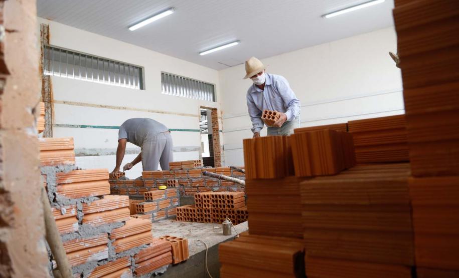 colegio estadual leonardo f. nogueira em Pinhalão.