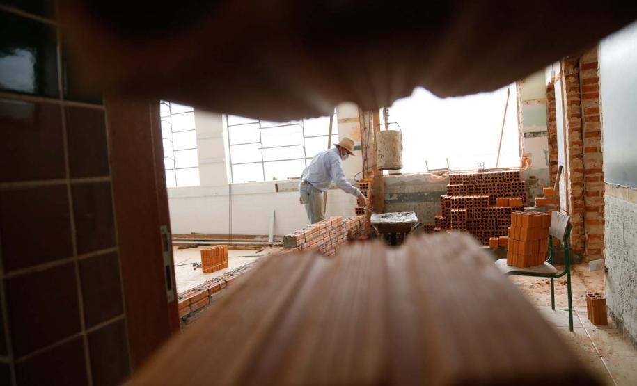 colegio estadual leonardo f. nogueira em Pinhalão.