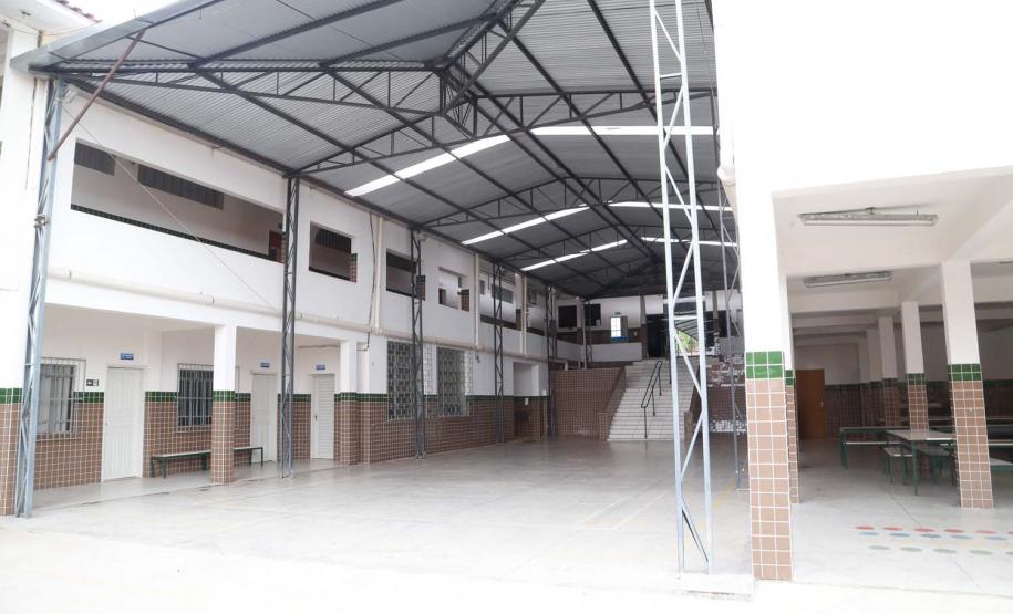 colegio estadual leonardo f. nogueira em Pinhalão.