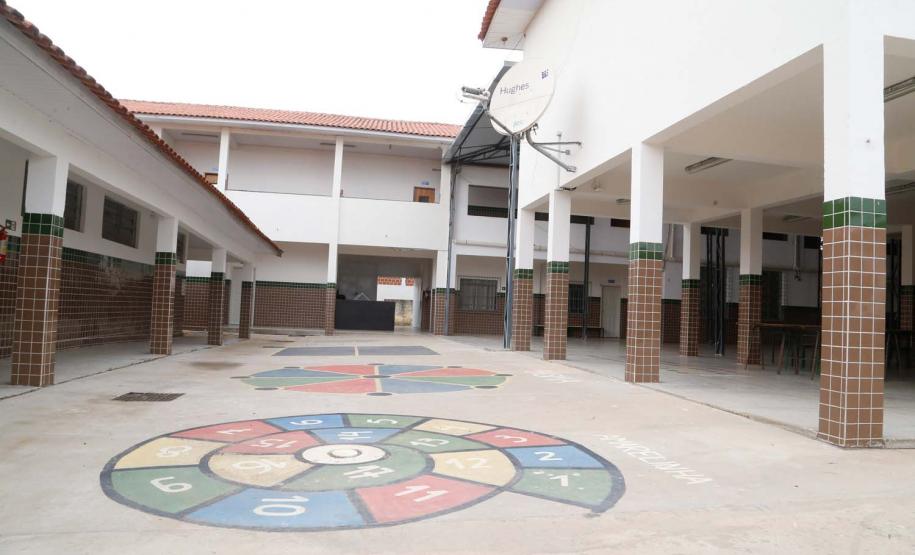colegio estadual leonardo f. nogueira em Pinhalão.