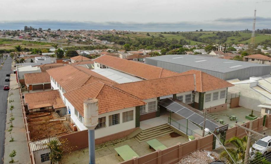 colegio estadual leonardo f. nogueira em Pinhalão.