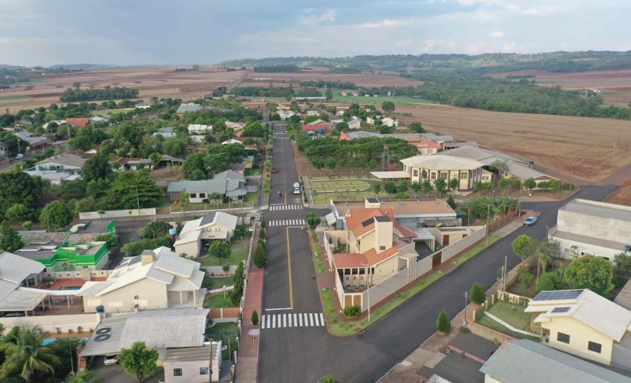 Pavimentação asfaltica no distrito de Dom Armando em Missal- Foto : Jonathan Campos / AEN
