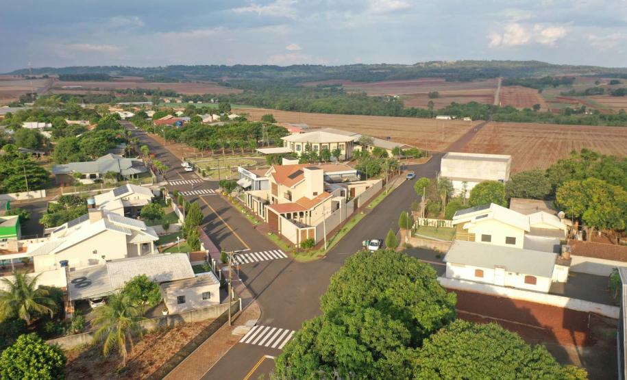 Pavimentação asfaltica no distrito de Dom Armando em Missal- Foto : Jonathan Campos / AEN
