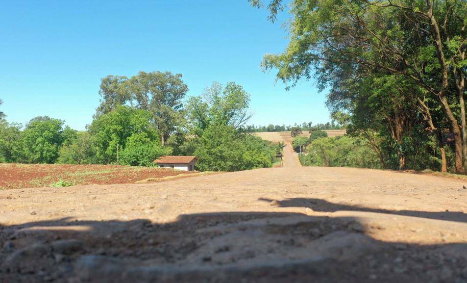 Pavimentacão em Pedra Poliédrica na KD-306  em Palotina