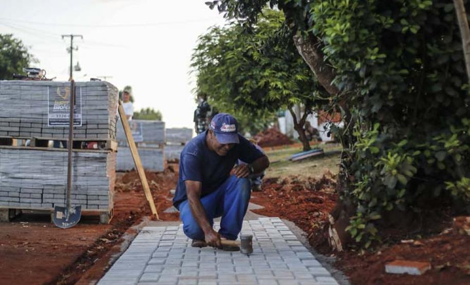 Obras de Pavimentação asfáltica e calçada na cidade de Braganey