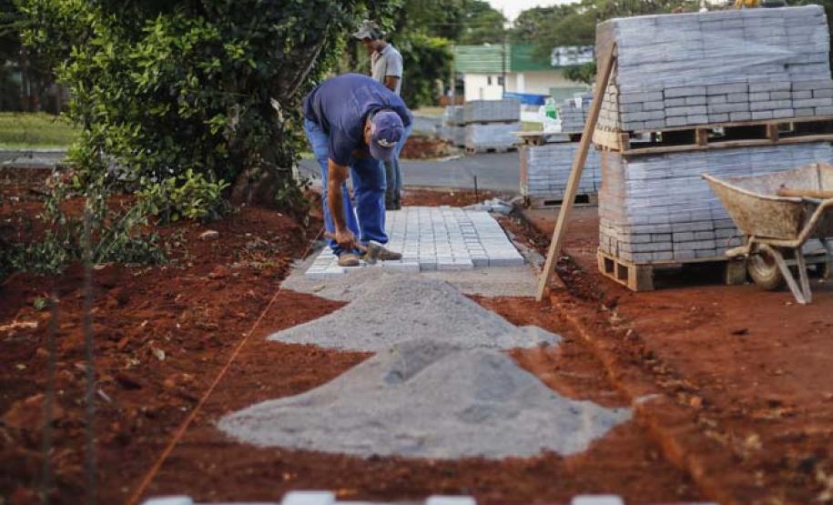 Obras de Pavimentação asfáltica e calçada na cidade de Braganey