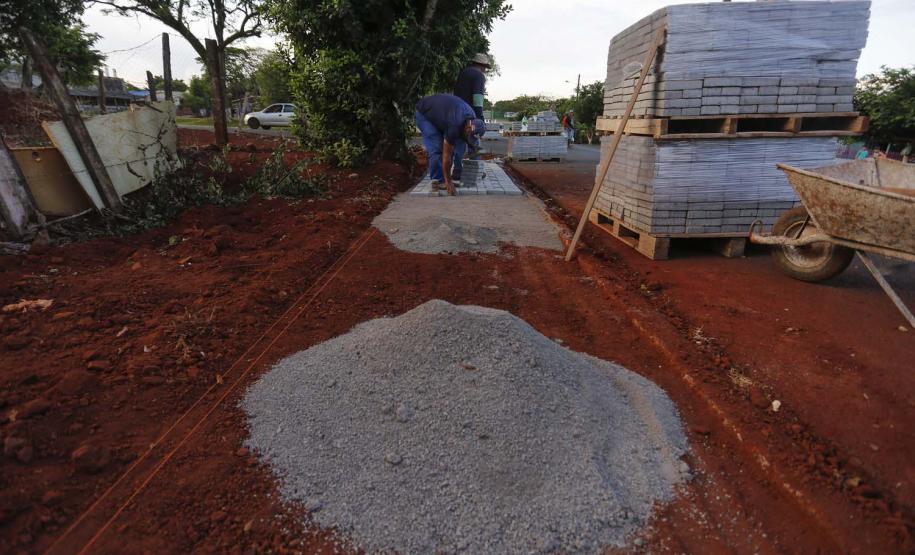 Obras de Pavimentação asfáltica e calçada na cidade de Braganey