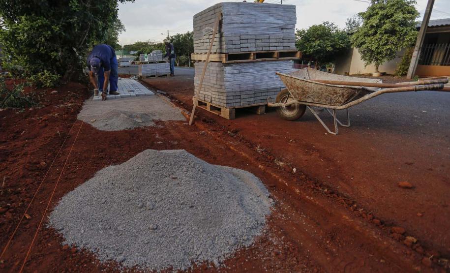 Obras de Pavimentação asfáltica e calçada na cidade de Braganey