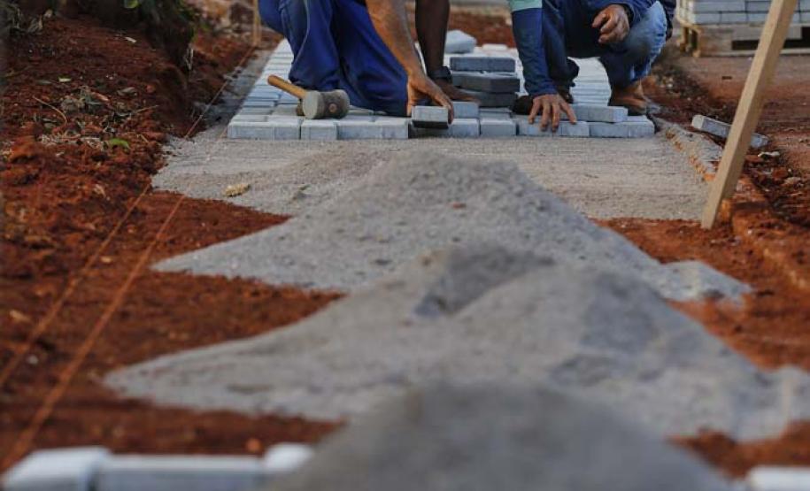 Obras de Pavimentação asfáltica e calçada na cidade de Braganey