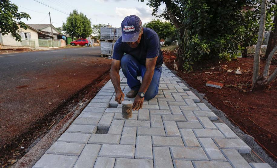 Obras de Pavimentação asfáltica e calçada na cidade de Braganey