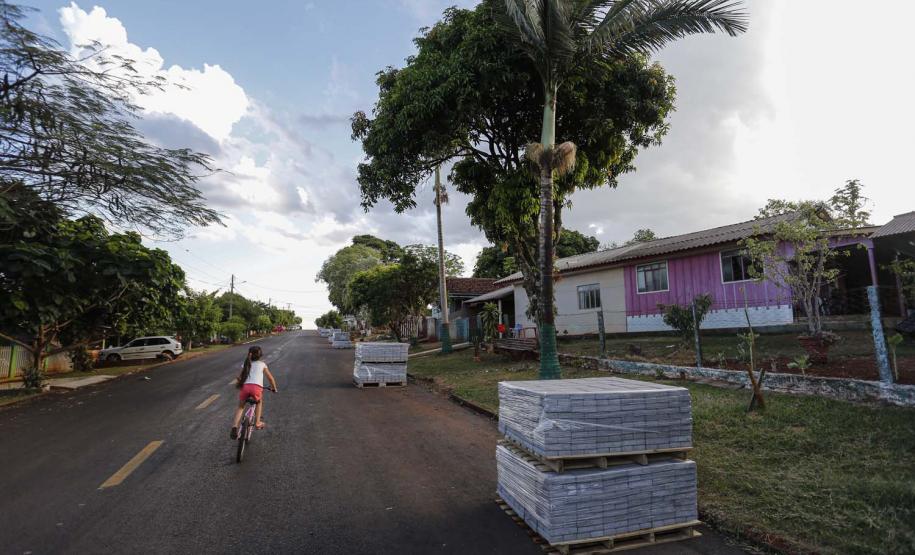 Obras de Pavimentação asfáltica e calçada na cidade de Braganey