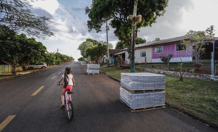 Obras de Pavimentação asfáltica e calçada na cidade de Braganey