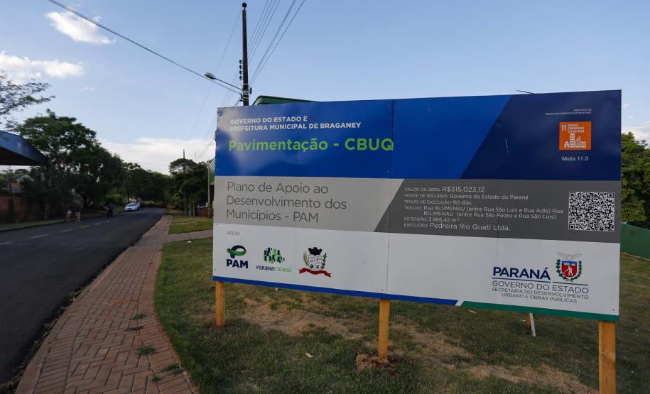 Obras de Pavimentação asfáltica e calçada na cidade de Braganey