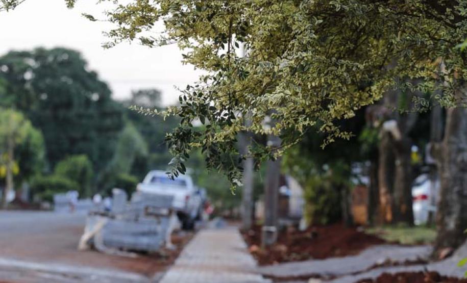 Obras de Pavimentação asfáltica e calçada na cidade de Braganey