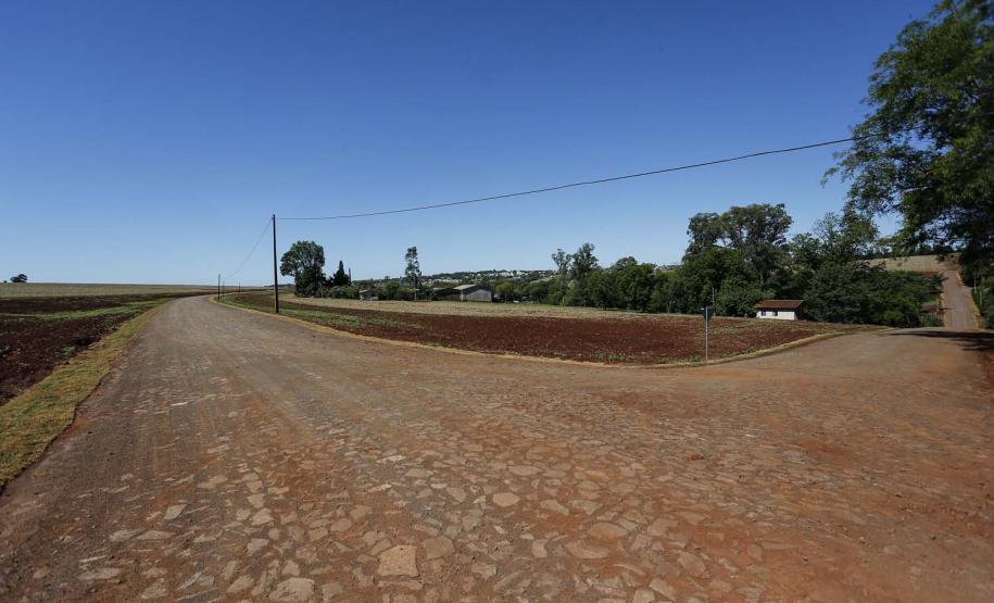Pavimentacão em Pedra Poliédrica na KD-306  em Palotina