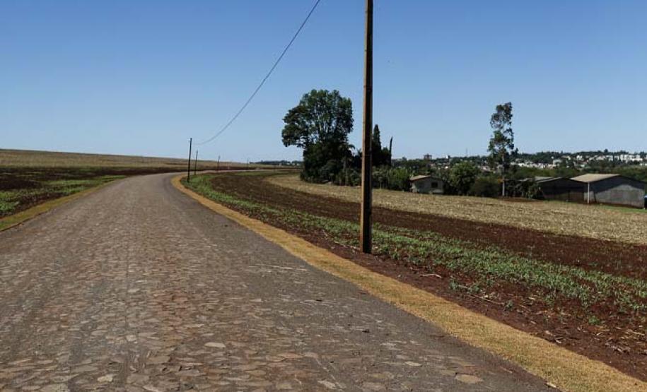 Pavimentacão em Pedra Poliédrica na KD-306  em Palotina