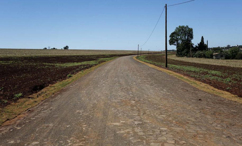 Pavimentacão em Pedra Poliédrica na KD-306  em Palotina