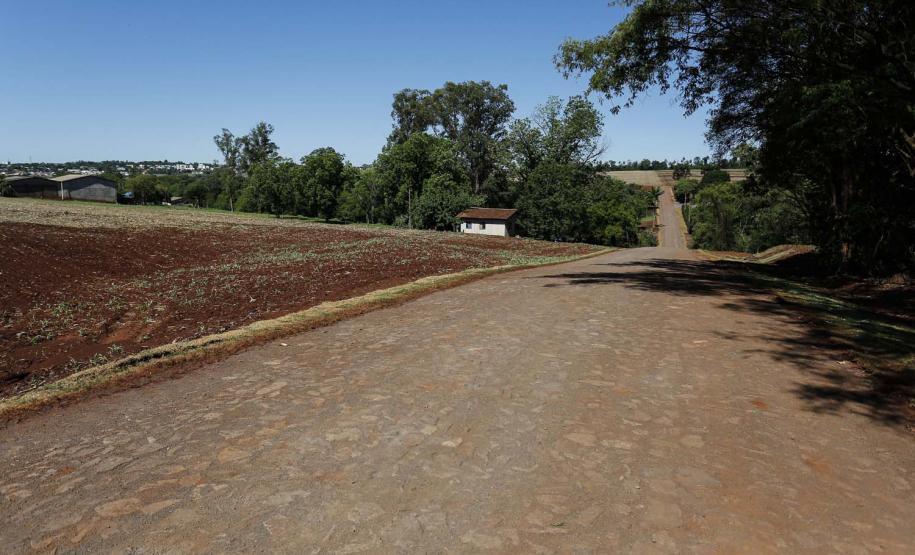Pavimentacão em Pedra Poliédrica na KD-306  em Palotina