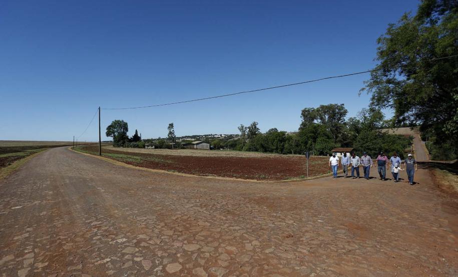 Pavimentacão em Pedra Poliédrica na KD-306  em Palotina