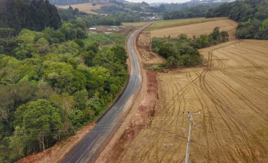 Asfalto em estrada rural valoriza o turismo e a produção de Mariópolis
