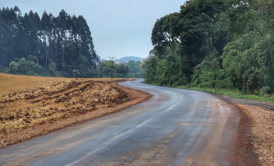 Asfalto em estrada rural valoriza o turismo e a produção de Mariópolis