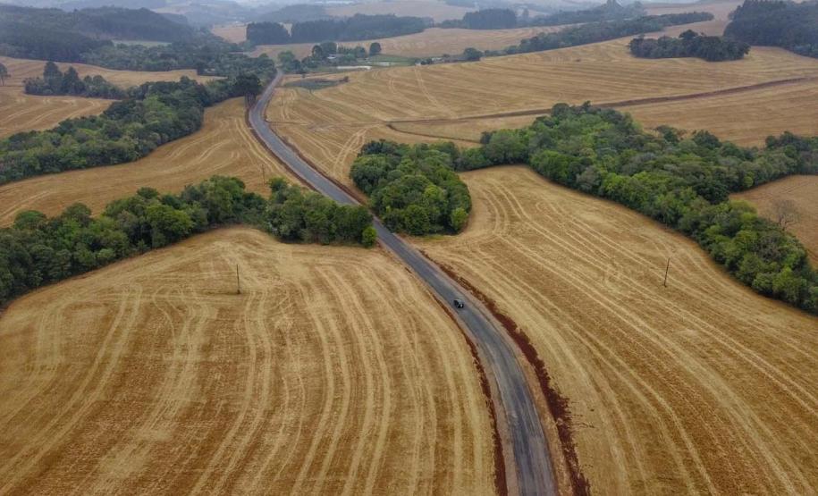 Asfalto em estrada rural valoriza o turismo e a produção de Mariópolis