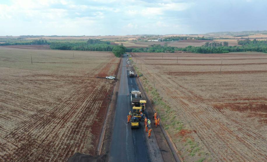 Recape asfáltico na PR 495 em Missal