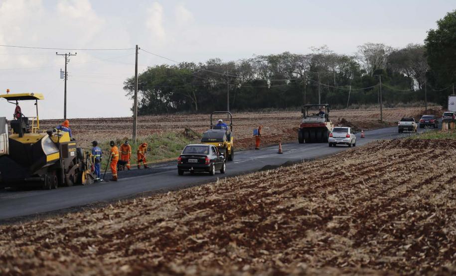 Recape asfáltico na PR 495 em Missal