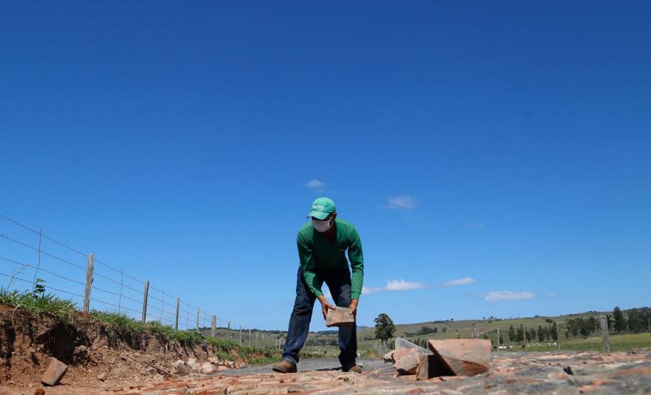 Pavimentação poliédrica em paralelepipedo rodovia oscar fogaça leite em ribeirao claro.