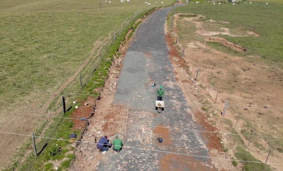 Pavimentação poliédrica em paralelepipedo rodovia oscar fogaça leite em ribeirao claro.