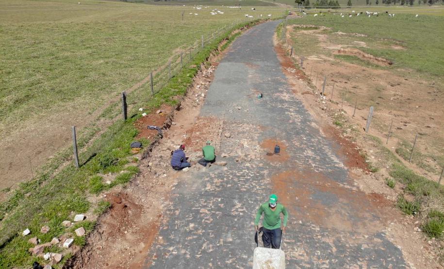Pavimentação poliédrica em paralelepipedo rodovia oscar fogaça leite em ribeirao claro.
