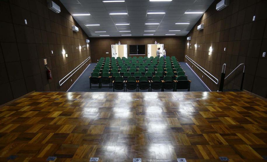 Investimentos garantem asfalto novo e teatro para Ipiranga