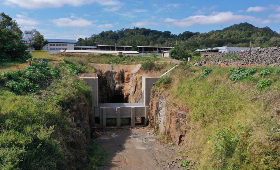 Construção de túnel em Francisco Beltrão.