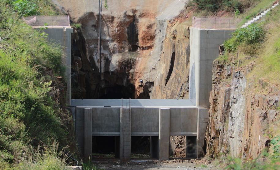 Construção de túnel em Francisco Beltrão.