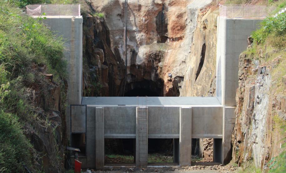 Construção de túnel em Francisco Beltrão.